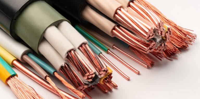 Corte y desforre de cables: diferencias, procesos y cómo elegir la maquinaria adecuada